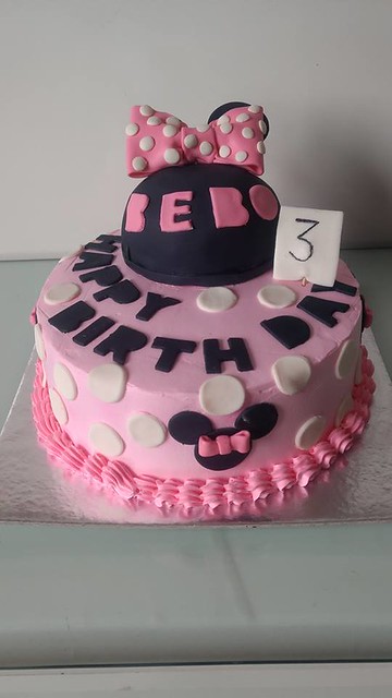 Minnie Mouse Cake by Cake box