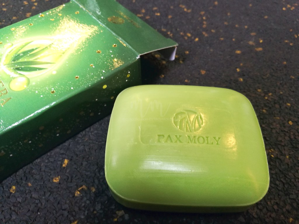 pax-moly-aloe-whitening-soap-review-4