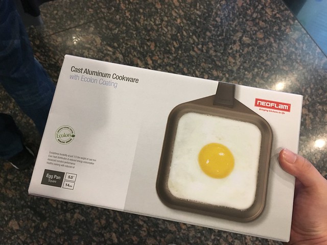 排電梯馬上興奮的拍一張照上傳XD@韓國NEOFLAM Egg Pan系列陶瓷不沾蛋捲鍋