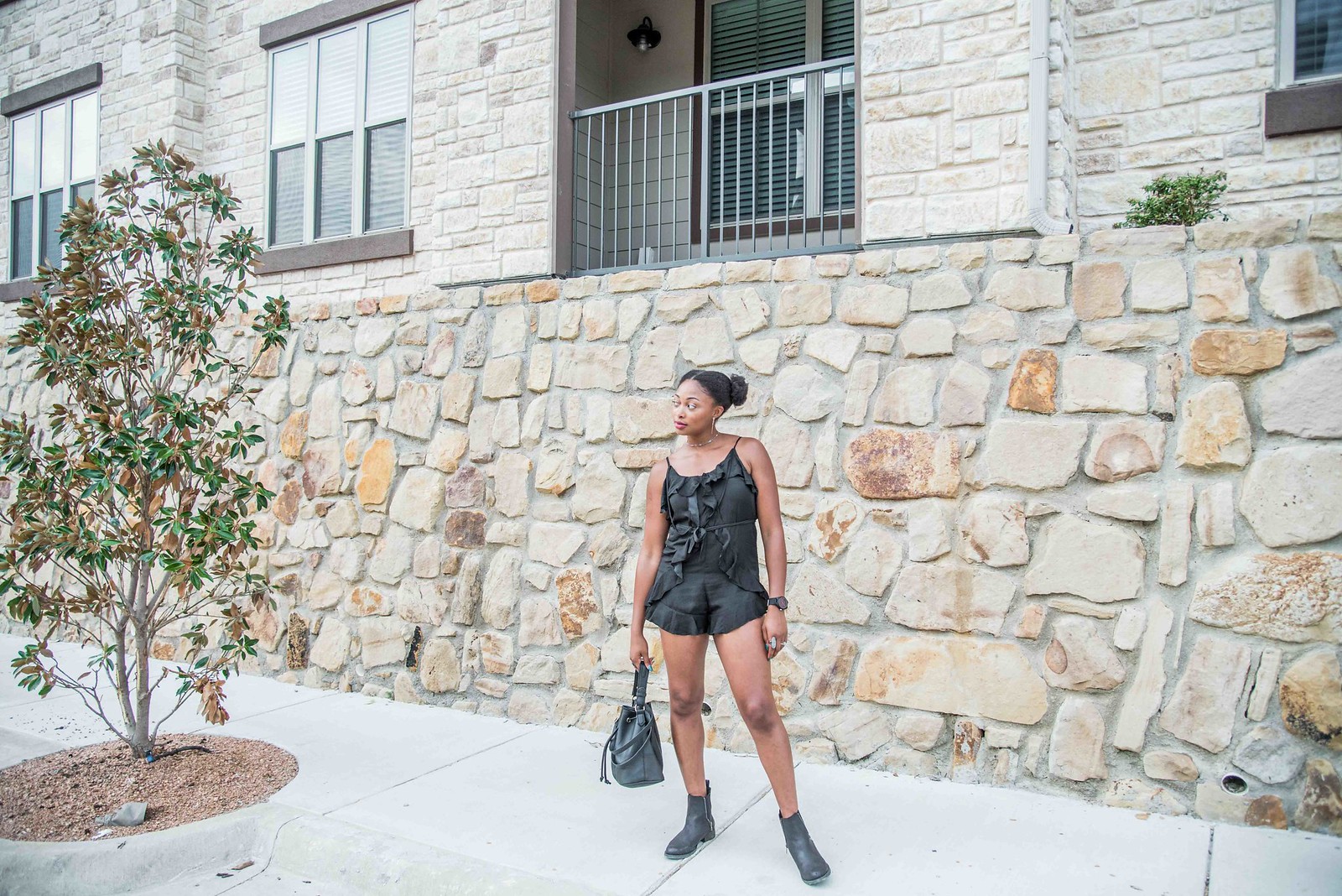 how to wear a ruffled romper, Dallas style blogger