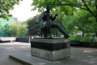 Heinrich-Heine-Denkmal im Volkspark am Weinbergsweg