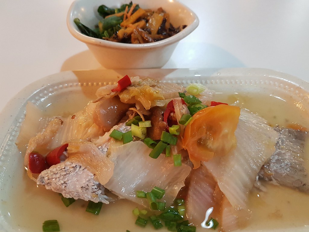 潮州蒸鱼 Teow Chew steam fish $ 10, 芥蓝 Gai Lan steam $2.50 & 糙米 Brown rice $1 @ Booth#5 Steam Culture at Suria Food Court KL Wisma UOA2
