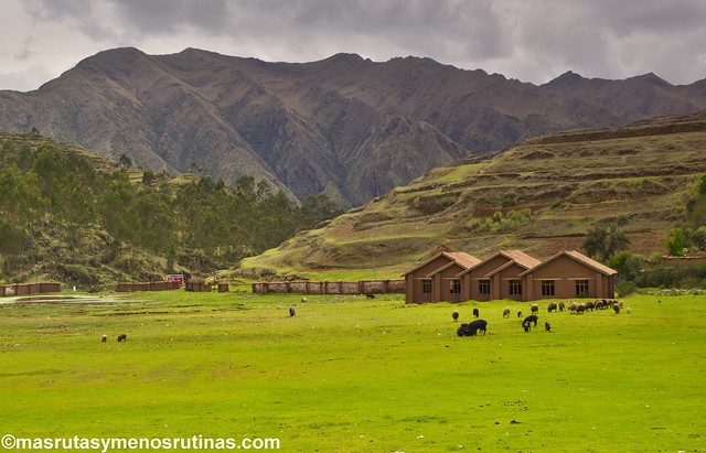 Por las escaleras de PERÚ - Blogs de Peru - Chinchero, Maras y Moray: paisajes, artesanía, tierra y sal (1)