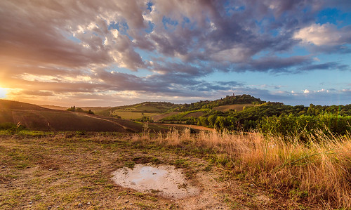 sunrise sun clouds blusky colouredsky landscape paesaggio valdelsa hills fields campi countryside campagna toscana colline nikon tokina