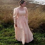 http://romantichistoryclothing.blogspot.com/2009/10/1820s-basic-cotton-day-dress.html
