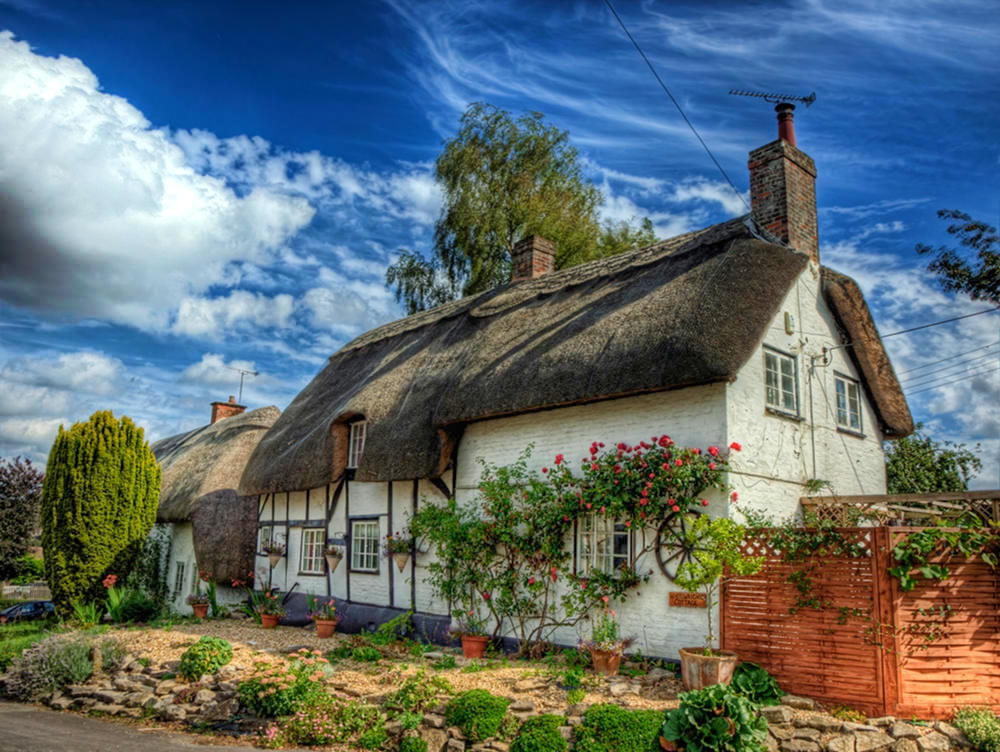 Thatched cottage in Easton near Winchester. Credit Neil Howard, flickr