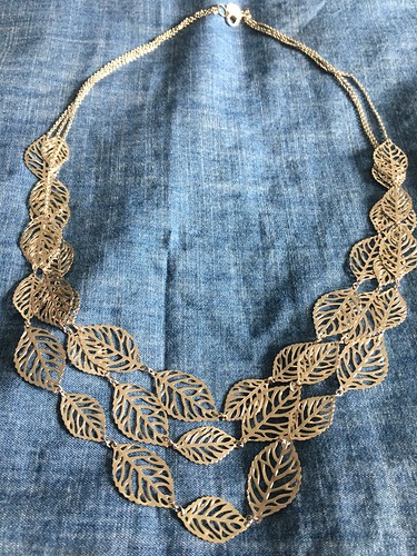 Reinventing tangled clearance bin necklaces from Monsoon to be a statement necklace | EvinOK