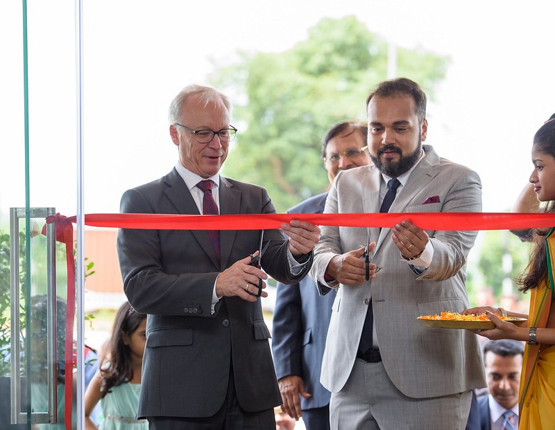 Mr. Roland Folger MD & CEO Mercedes−Benz India and Mr. Aakash Khaunte, Managing Director, Counto Motors inaugurating the Mercedes−Benz newly opened dealership, Counto Motors in Goa
