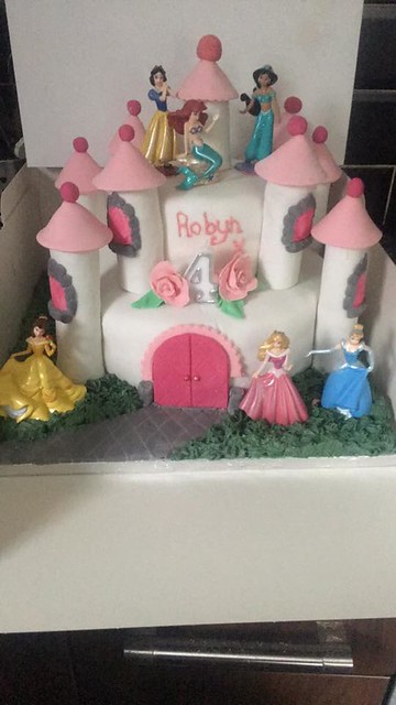 Castle Cake by Bobbidyboos