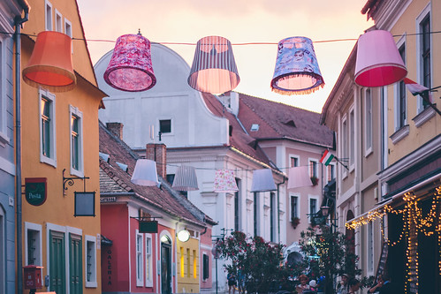 szentendre sentandreja hungary vsco canon canon700d pink lamps thinkpink colorful town outdoor architecture niftyfifty mikasniftyfifty 50mm cute cosy sunset