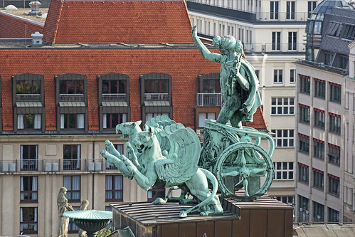 Le char d'Apollon sur le toit du Konzerthaus (Berlin)