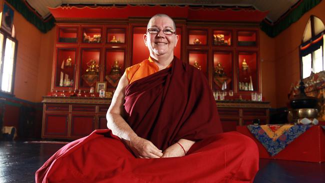 Y.M. Bhiksuni Rinchen, memberikan bimbingan meditasi di Rumah Sakit Cairns, Australia.