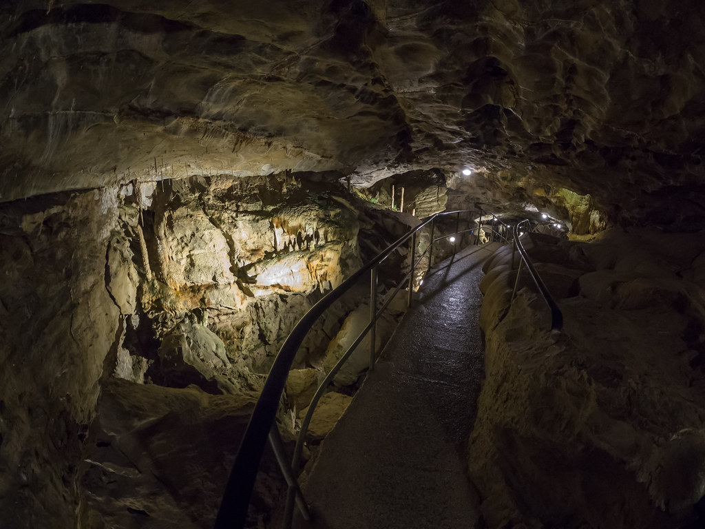 Interlaken-St-beatus-caves
