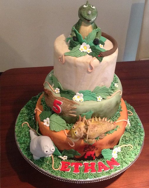 Dinosaur Cake by Dermarnai's treats