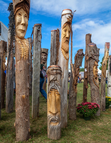 commongroundcountryfair maine unity sculptures roncowan ryancowan wood faces thegardenmuse