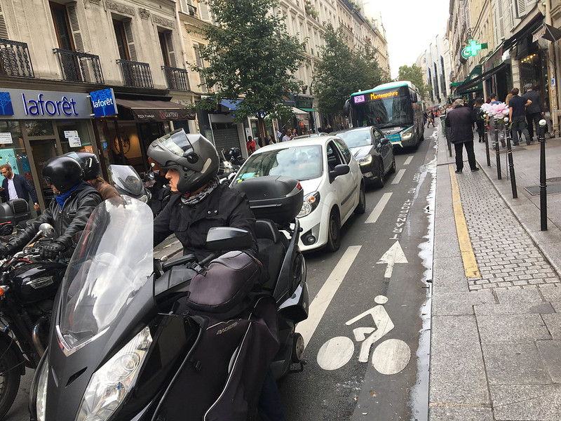 Paris bikes and street scenes-60.jpg