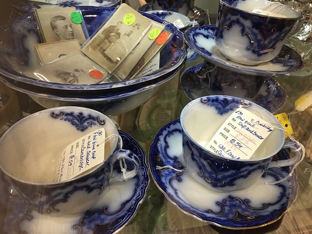 blue and white tea sets.
