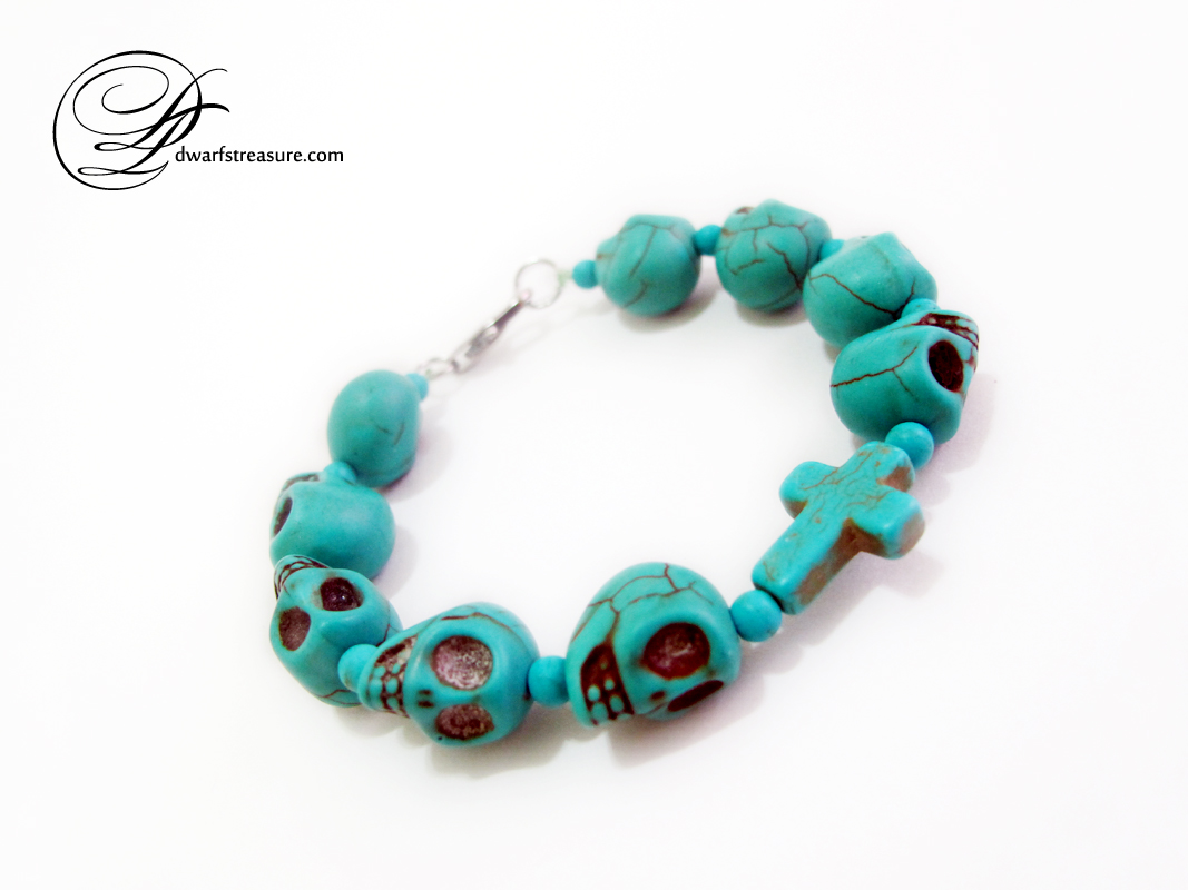 Pretty turquoise beads bracelet symbolize strength and power
