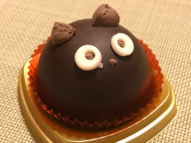 セブンイレブンの黒猫チョコケーキ
