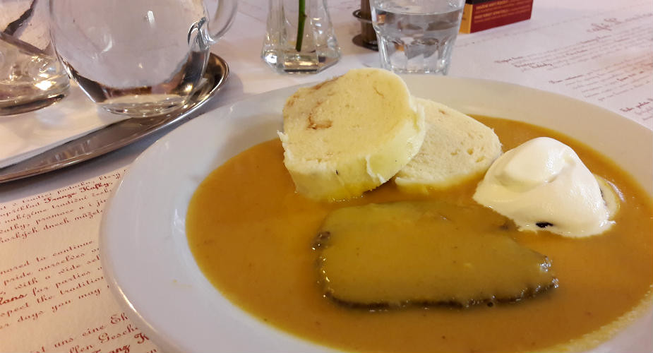 Lekker uit eten in Praag: leuke restauants: Café Louvre | Mooistestedentrips.nl