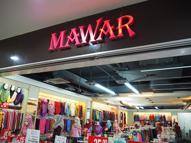 PA145102 Dataran Pahlawan Melaka Megamall Mawar Selection ヒジャブ マラッカ マレーシア malaysia