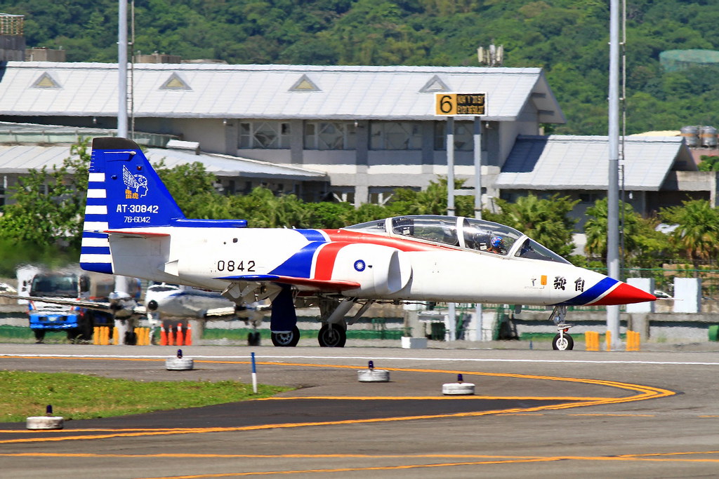 0842 Taiwan - Air Force AIDC AT-3