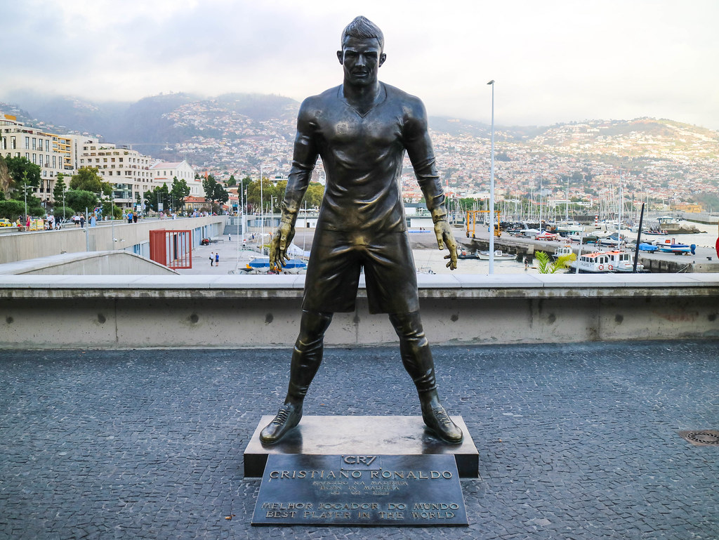 Estatua de Cristiano Ronaldo en Funchal