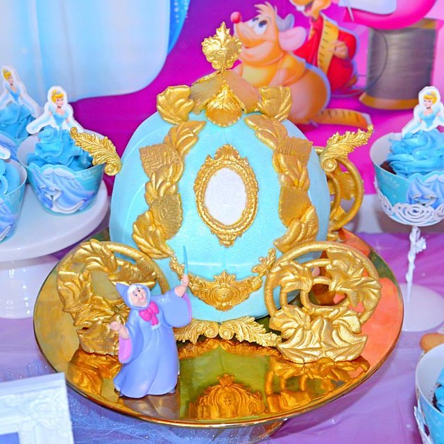 Cake by Mamma Mia Cupcakes