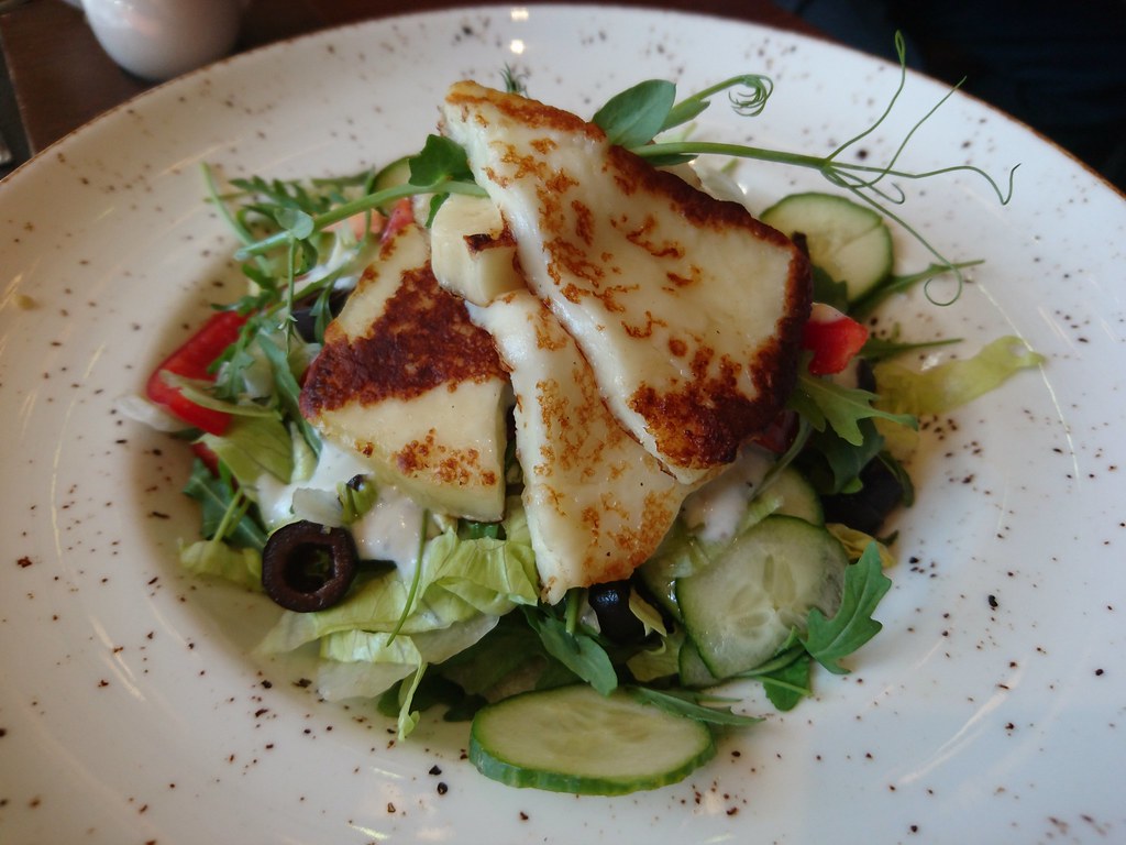 Halloumi salad, Olivio