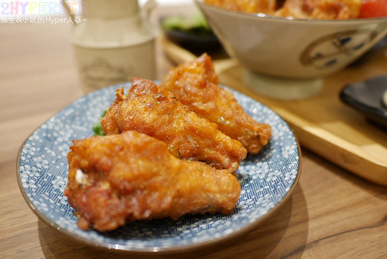 台中火車站附近美食│花囍家日式料理製研所│，在整片花牆旁吃丼飯都網美起來惹！價格平實口味美賣C/P值高喔～ @強生與小吠的Hyper人蔘~