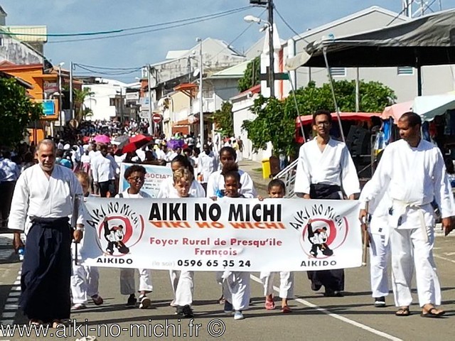 Défilé du club Aiki no Michi lors de la fête patronale du François