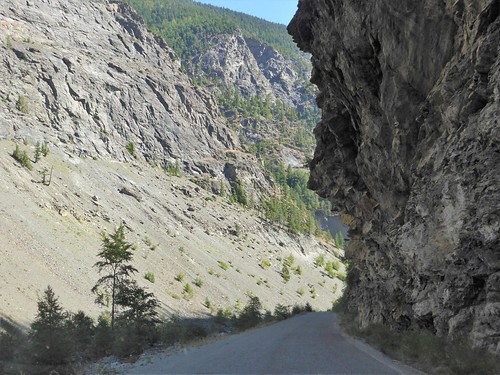 moha road pioneer valley mountain gap landscape