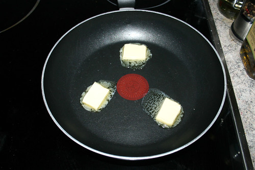 14 - Butter in Pfanne erhitzen / Heat up butter in pan