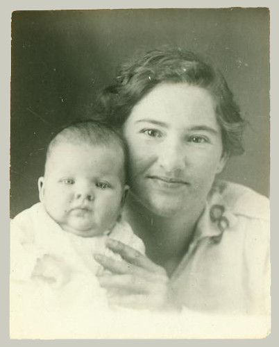 photobooth Woman and baby