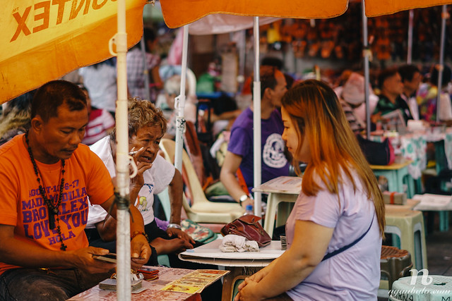 Khám phá ẩm thực đường phố "Gà con chiên giòn" ở khu chợ Quiapo, Manila