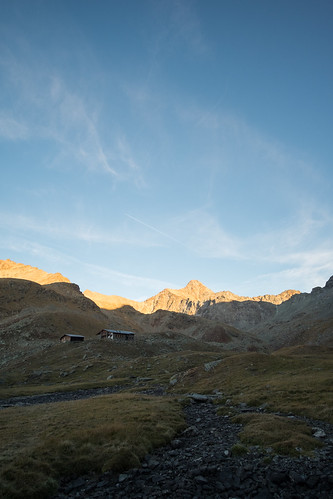 bivacco refugio sunset alps trekking italianalps italy outdoor arobelle expeditionemilius hiking mountain gressan valledaosta it