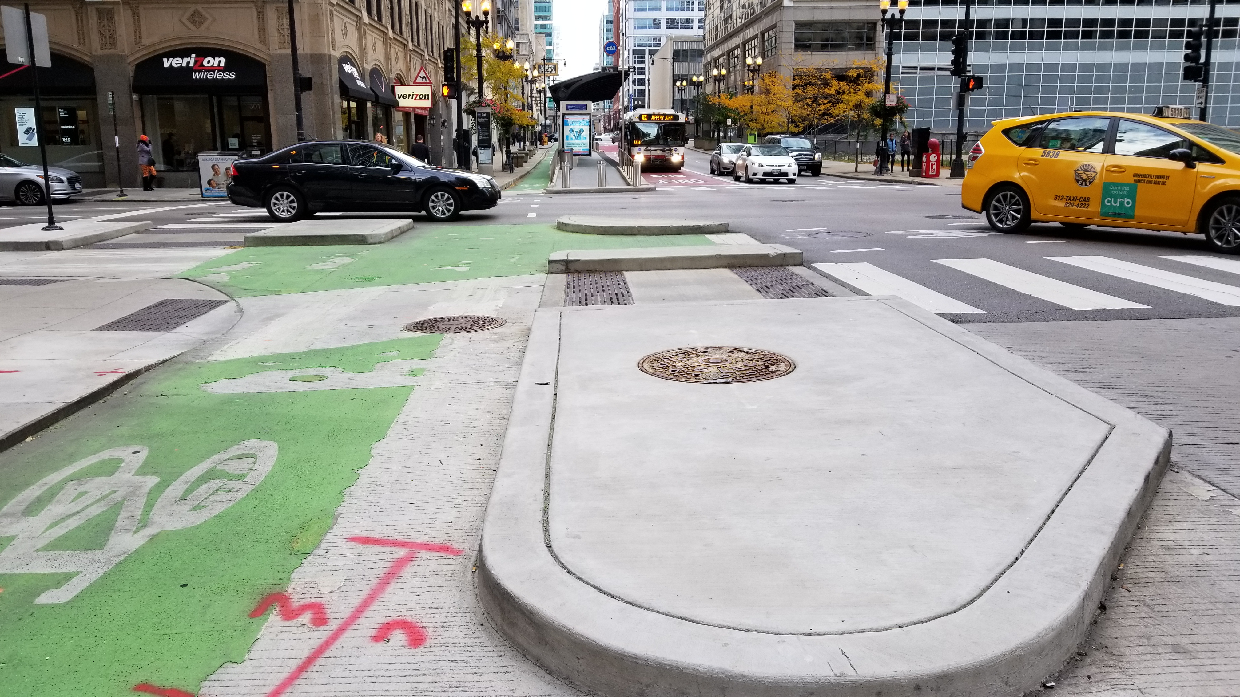 Photo of protected intersection and enhanced bus stop at Washington and Franklin in the Chicago Loop.