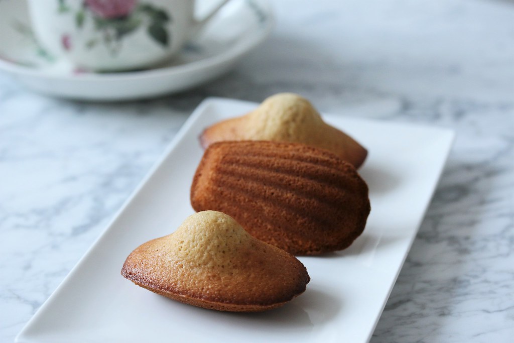 Recipe for a French classic with a slight twist: ginger and clove madeleines | easy to bake | french pastries | pâtisseries françaises | madeleines recipe