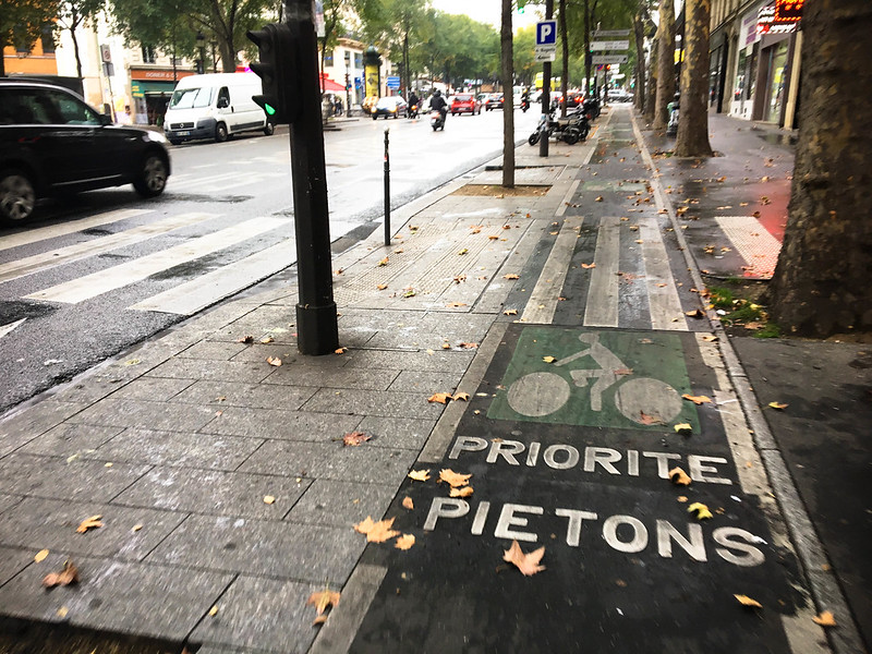 Paris bikes and street scenes-12.jpg