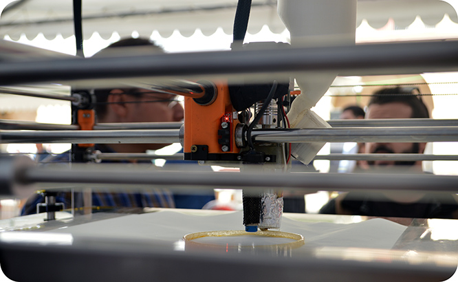 Alumnos de Industriales crean una impresora de caramelo 3D