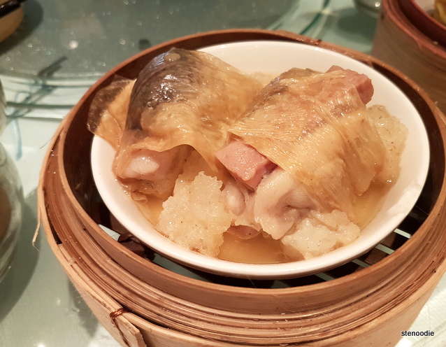 Steamed bean curd sheet rolls stuffed with chicken & taro (四寶滑雞扎)
