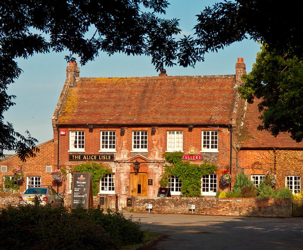 The 18th century Alice Lisle inn at Rockford in the New Forest. Credit Anguskirk, flickr