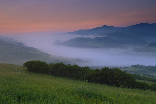 velkylipnik presovskykraj slovakia pieniny sunrise valley mist fog dawn mountains