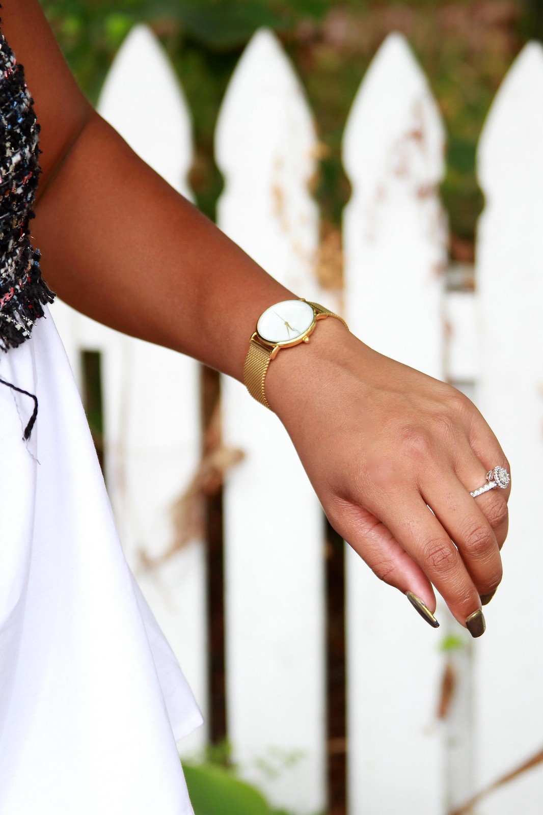 how to style a gold mesh watch
