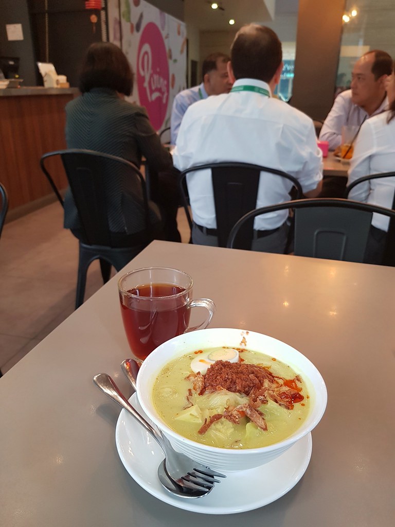 馬來什錦菜 Lontong & 茶乌 Teh O (Todays Breakfast Special) $7.90 @ Piring at Menara Ta One KL Jalan P.Ramlee