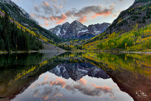 markwhitt markwhittphotography colorado colorful colors autumn autumncolors fall fallcolors beautiful scenic scenery maroonbells usa mountains trees water lake maroonlake nature sunset travel roadtrip outdoors adventure landscape reflections clouds