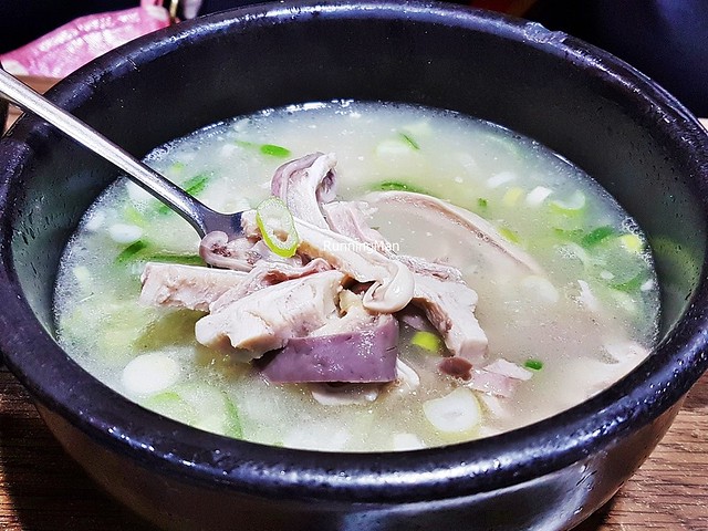 Dwaeji Gukbap / Pork Soup And Rice Tripe