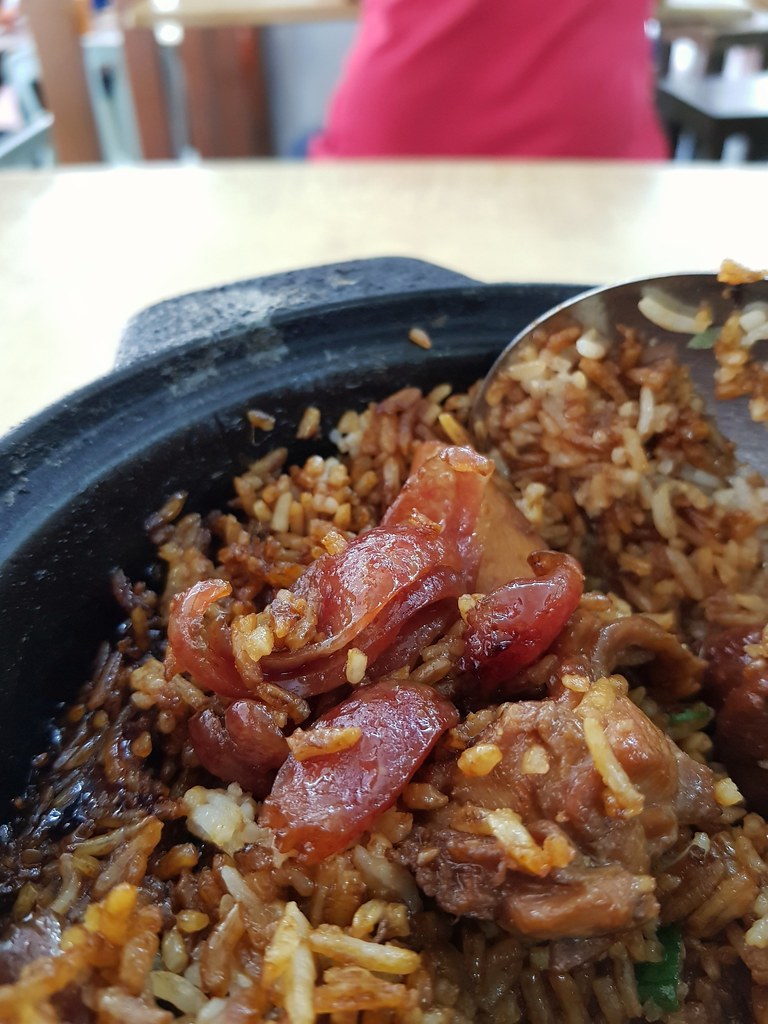 瓦煲臘腸雞飯 Claypot Chicken Rice w/Chinese Sausage (m) $8.50 @ 新阿婆羅茶餐室 Restoran New Apollo USJ 4