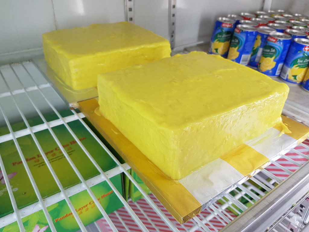 榴槤蛋糕 Durian Layer Cake $80 @ Regent Pandan Layer Cake Shop 锦盛蛋糕店 in Klang