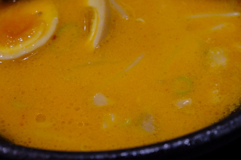 池袋西口博多風龍辛味噌ラーメンのスープ